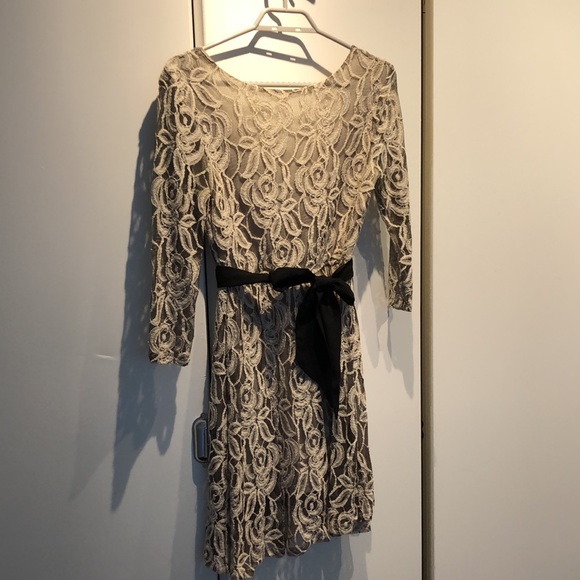 Lace dress - Picture 1 of 5
